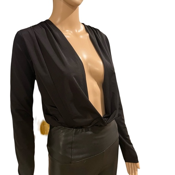 Low cut drapey body suit - Picture 4 of 6